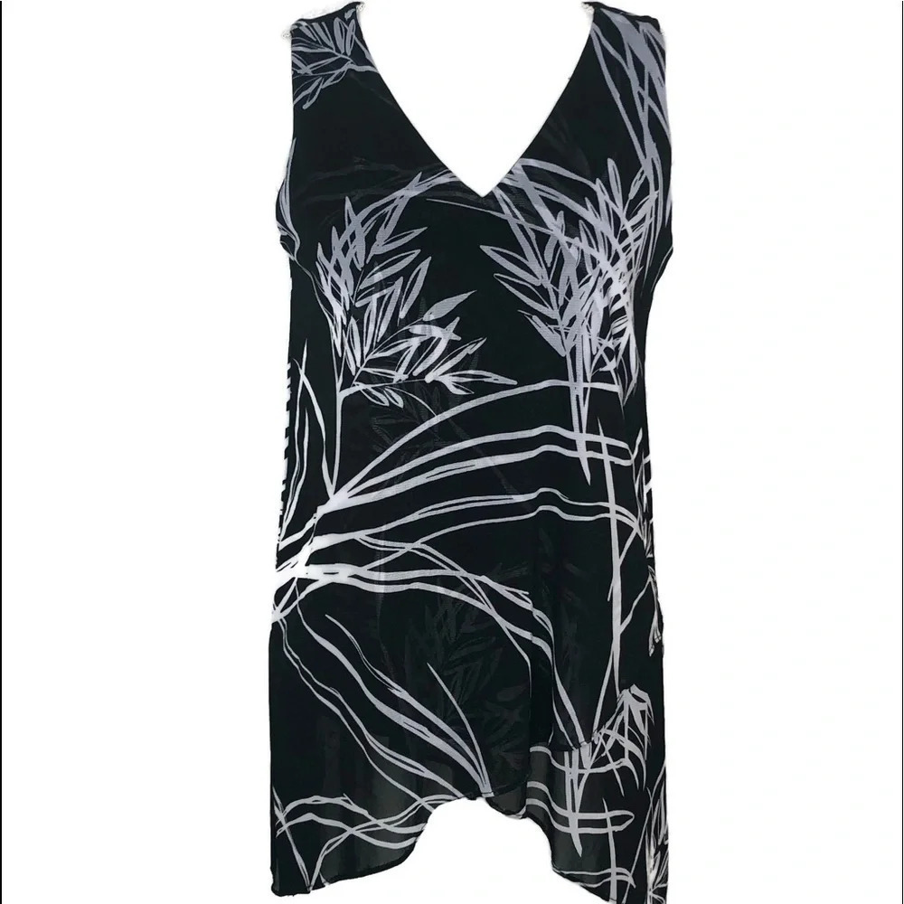 Alfa I Womans top. Black and white Petite medium
